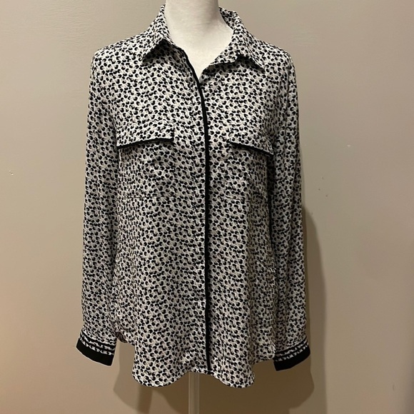 LOFT, Career Top, Collared Button Down with Unique Black/White/Grey Design, XS - Picture 1 of 11
